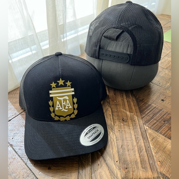 New 2024 Argentina 3 stars, black trucker hat Leo Messi #10 - Picture 4 of 7
